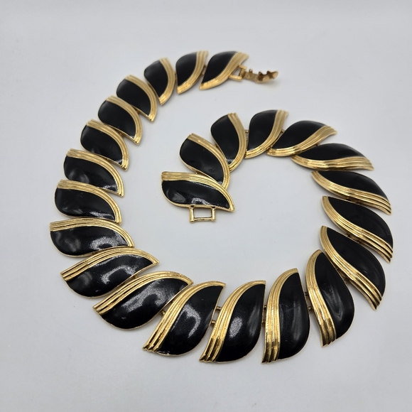 Butler Choker Collar Necklace Chunky 80s Goldtone Black Enamel Vintage Mogul Vtg - Picture 5 of 7